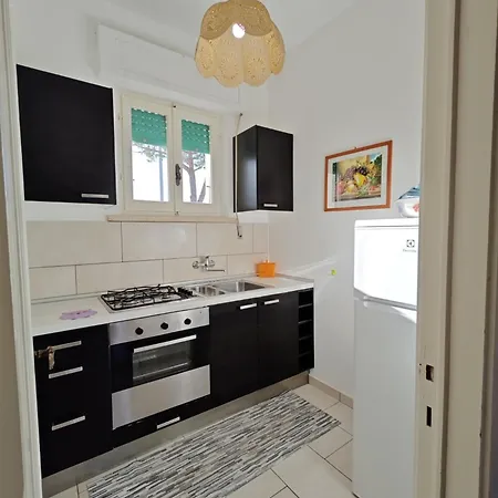 R04 - Comodo Trilocale Con Giardino E Posto Auto Διαμέρισμα