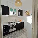R04 - Comodo Trilocale Con Giardino E Posto Auto Lägenhet
