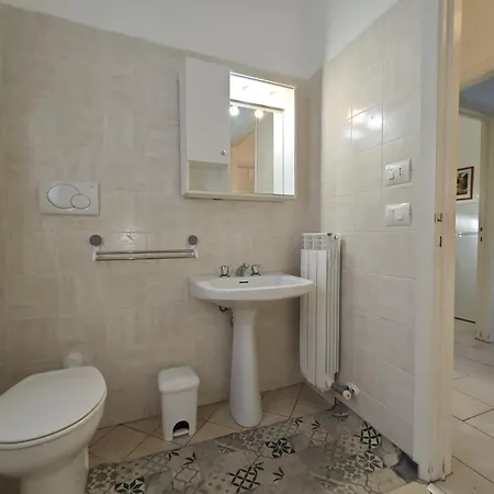 R04 - Comodo Trilocale Con Giardino E Posto Auto