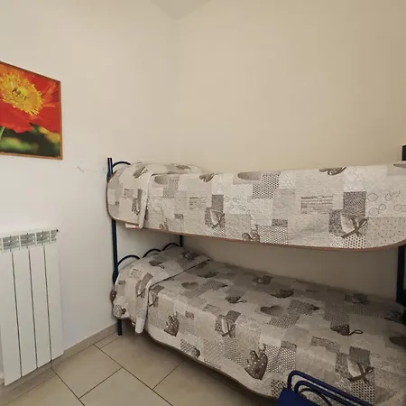 R04 - Comodo Trilocale Con Giardino E Posto Auto