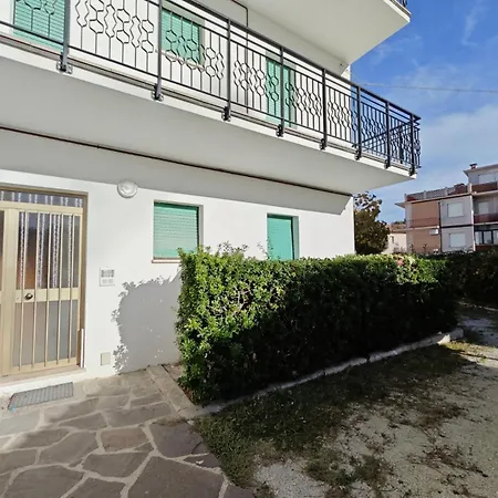 R04 - Comodo Trilocale Con Giardino E Posto Auto *