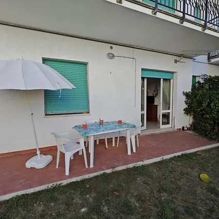 R04 - Comodo Trilocale Con Giardino E Posto Auto Numana