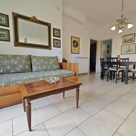 Apartamento R04 - Comodo Trilocale Con Giardino E Posto Auto